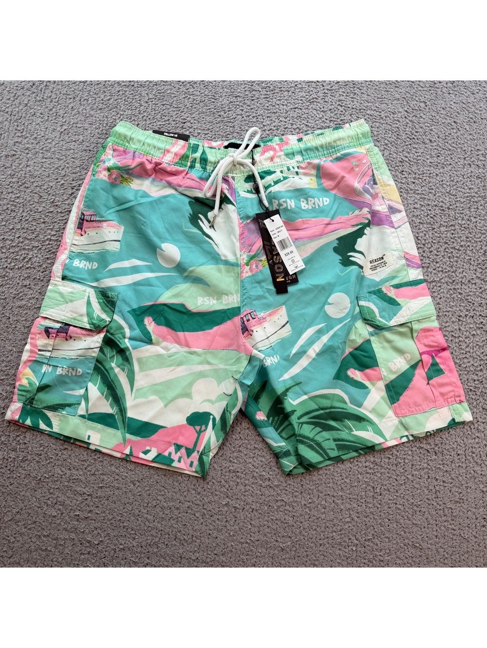 NWT Reason Tropical Vibes Cargo Swim Trunks Men’s Medium Green Pink Graphic